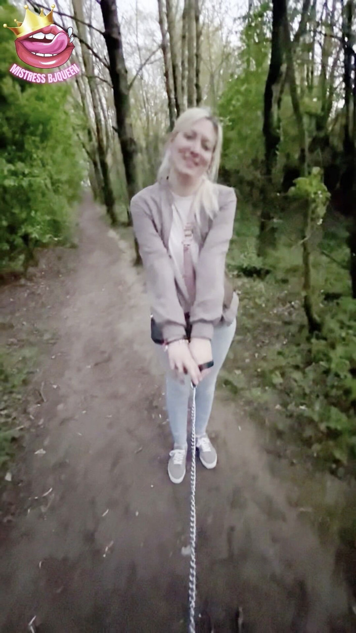 BJQueen and Rod: Ponižující cudnost chodí po vodítku připojeném k jeho zamčenému ptákovi