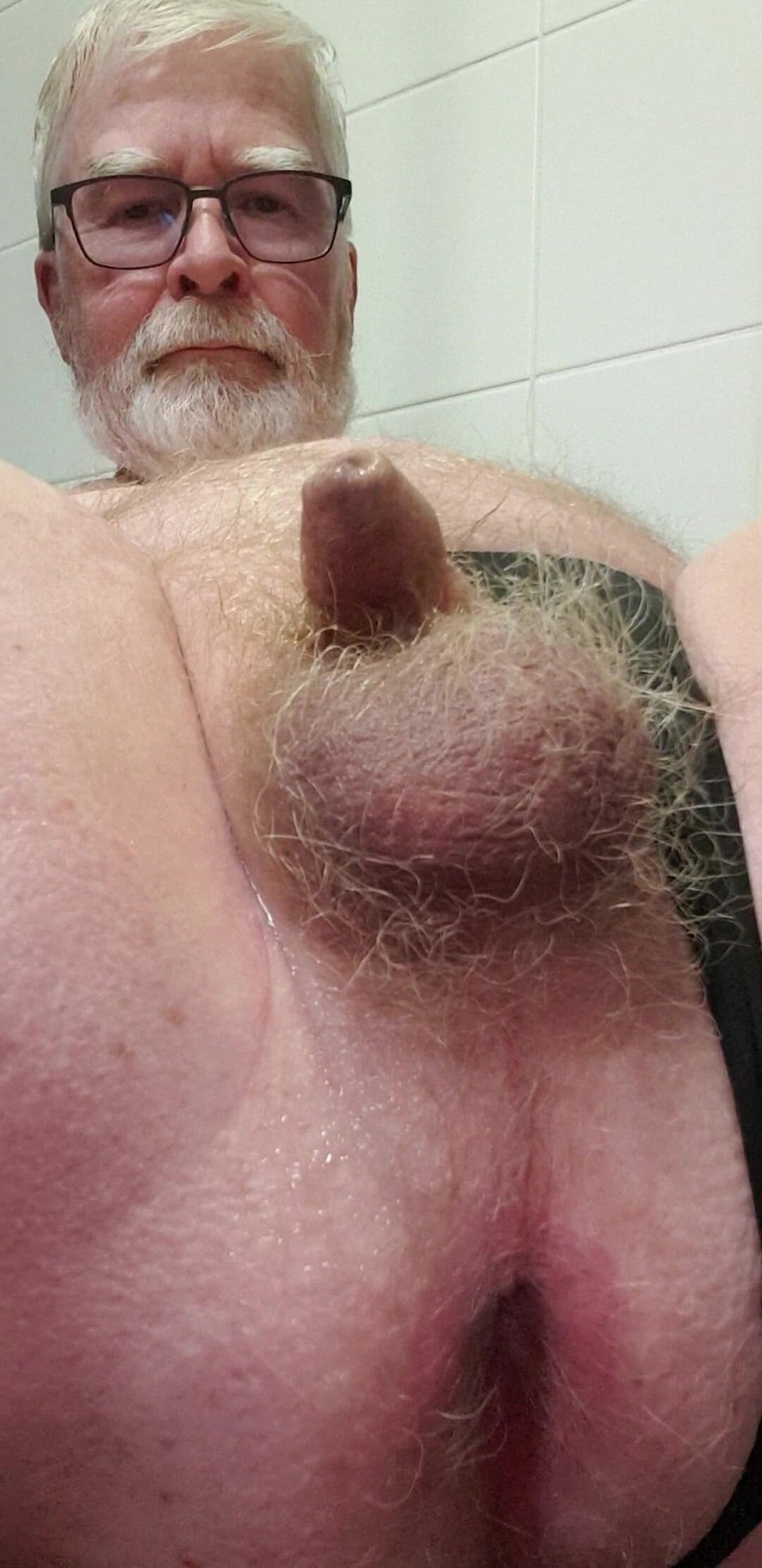 Redhairy4u: 小鸡巴撒尿和高潮