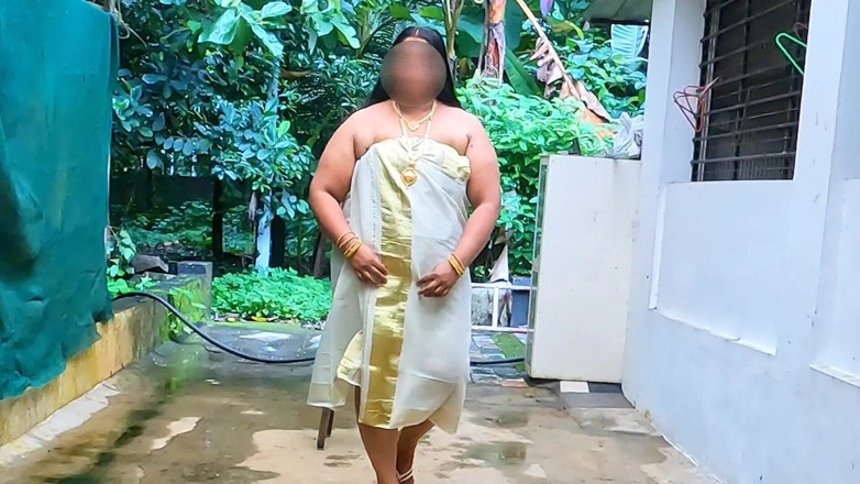 Anne Ipe: Mallu Big Ass Sexy MILF in Traditional Loincloth and Bodice,...