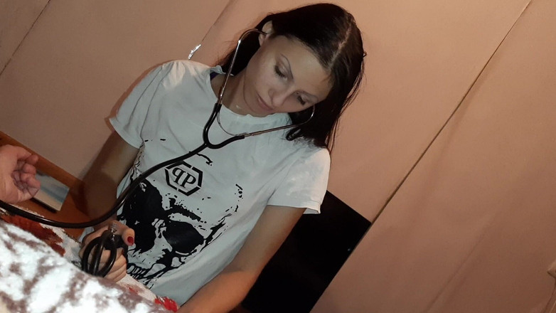 Lesbian-illusion: 我的压力下降，我的女友用阴户提高了压力 - lesbian-illusion