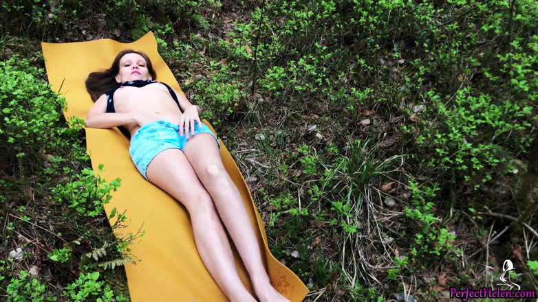 PerfectHelen: Beautiful babe blowjob and fucking in the forest