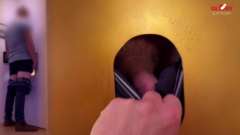 GLORYHOLEGAYS: Gloryhole-greed: Una bella sculacciata esplode 3 volte in bocca - ma l'ultima...