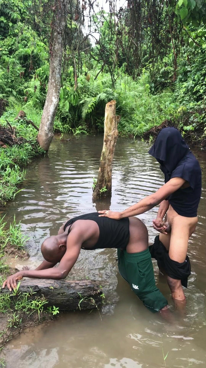 Sexylary: Nigerians Boys Where Caught Having Sex Inside a Swamp River...