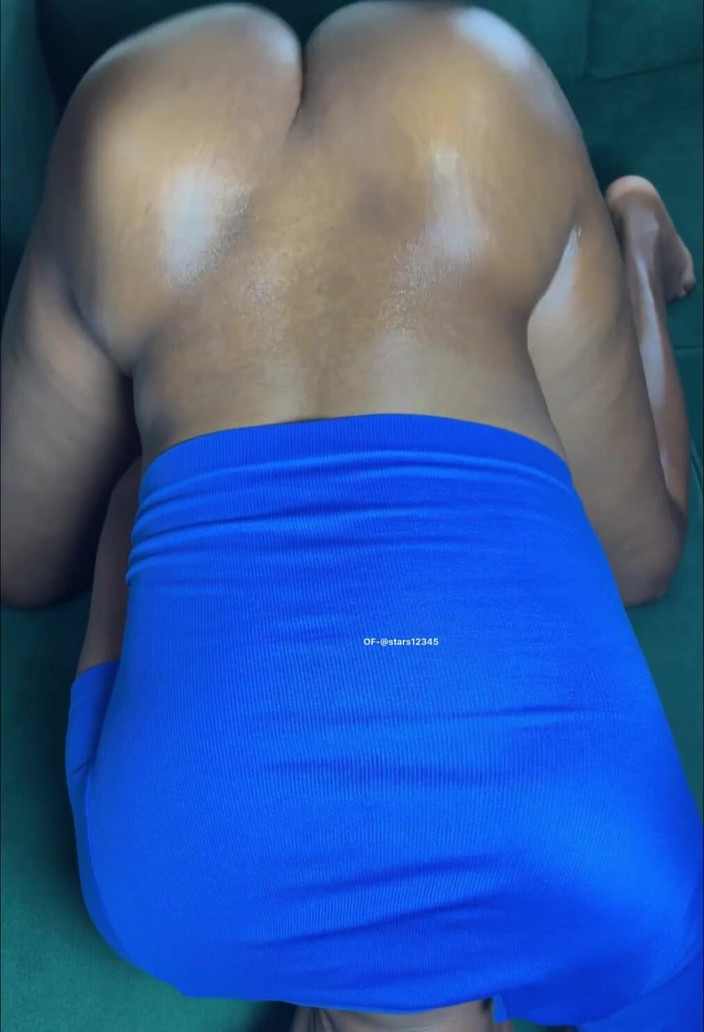 Its Nyota: Incredibile orgasmo sulla schiena inarcando.