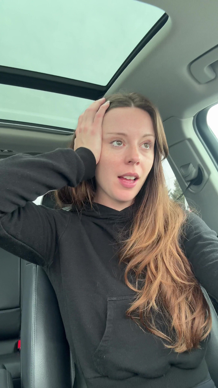 Nadia Foxx: Canadense gostosa sai no Drive Thru!