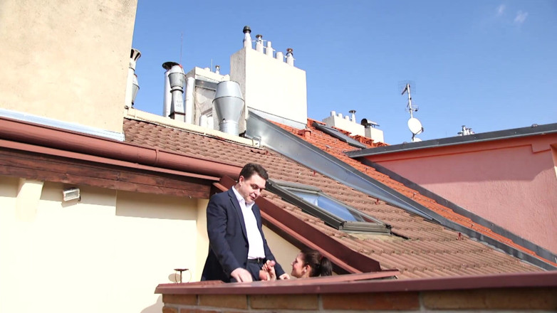 Andrea Dipre Channel: Andrea Dipre et la pipe sur le toit