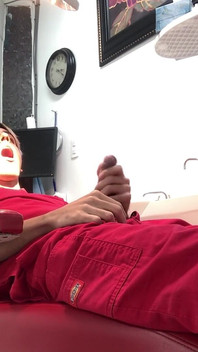 Zich aftrekken bij de tandartskliniek deel 1