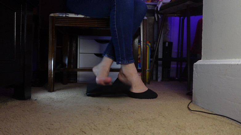 Raven Willow: चंचलता मेरे फ्लैट्स को डांग कर रही है