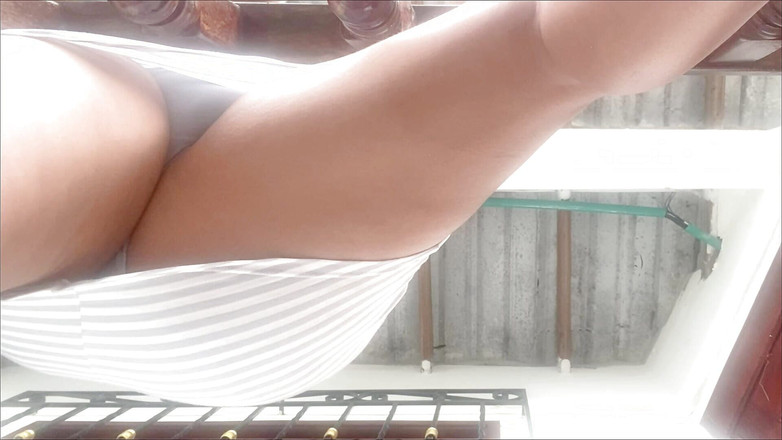 Katrina4deluxe: 屋外のロッカールームで美しい女性を撮影