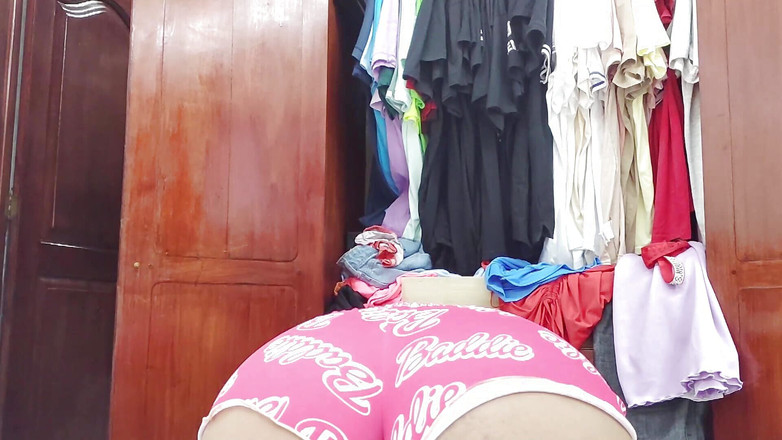 Katrina4deluxe: Hete stiefmoeder verandert van kleding voor de camera