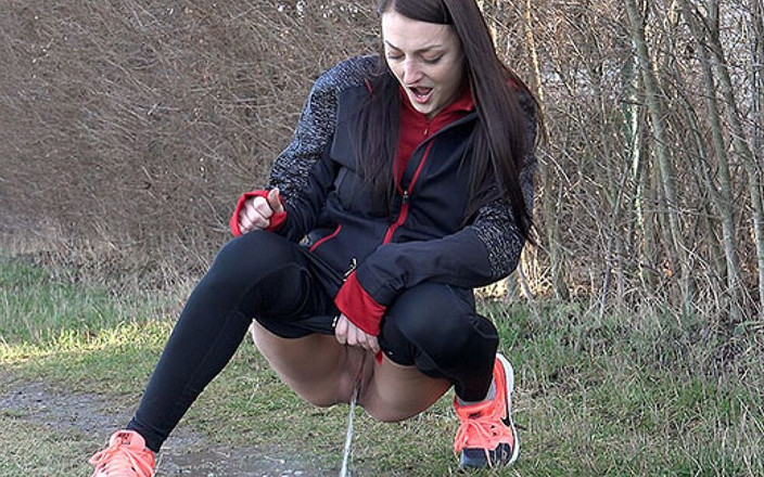 Puffy Network: Утренний запуск Got2Pee, где девушки приходят писать