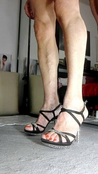 Marziascat: Marzia的高跟鞋和红色脚趾