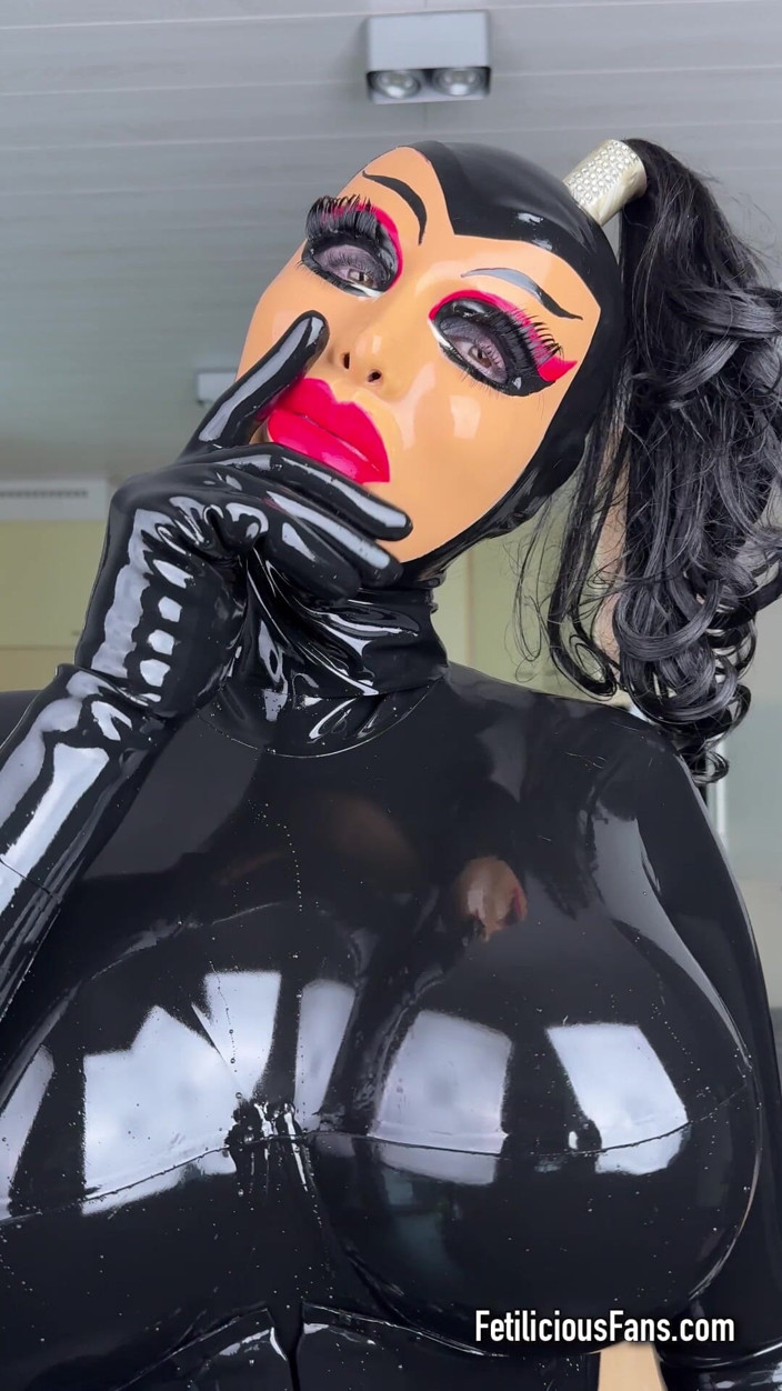 Miss_Fetilicious: Звичайний день у моєму латексному житті