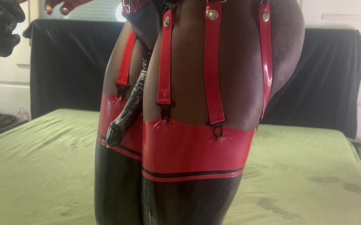 RubberBootsBull Deluxe: Страпон ігри