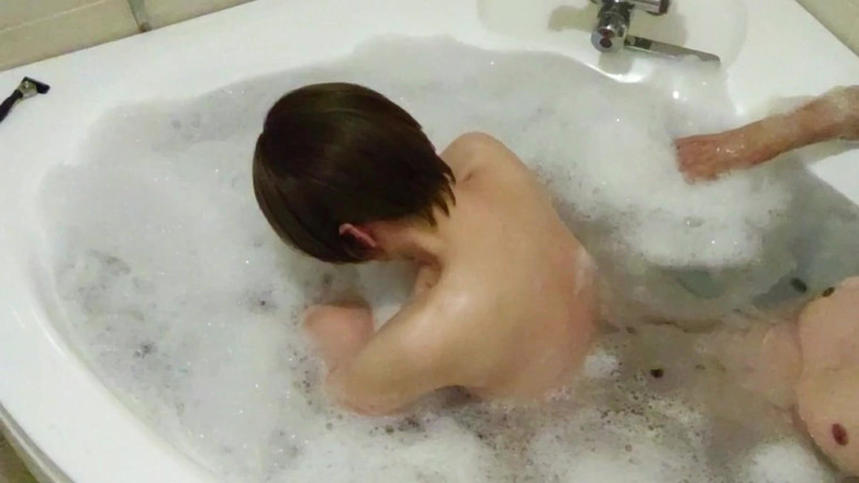 akeieroi: 욕조에서 바람을 피우는 상대와의 플러팅 놀이