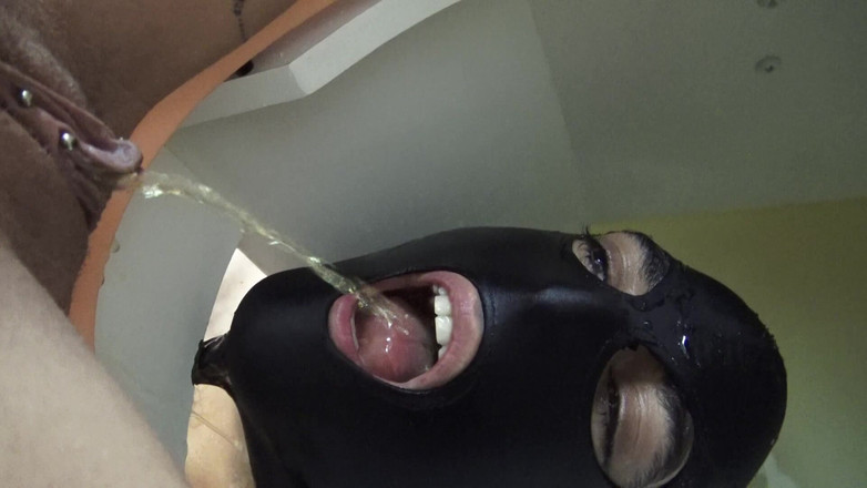 Femdom Austria: गुलाम कास्टिंग! टेस्ट 3 क्वीनिंग और गोल्डन शॉवर भाग 1