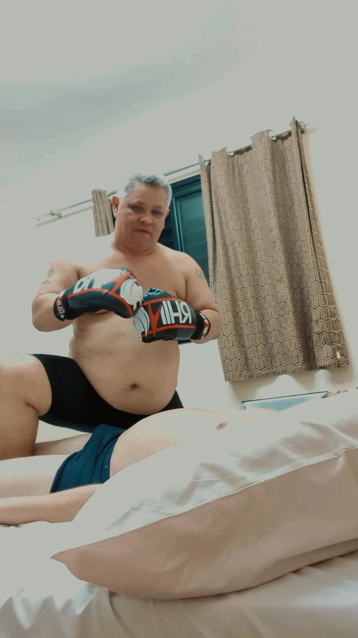 Punchbagplz: Kapten Penguasa Gutpunching dan Palsu Ch0king Saya