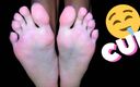 Cumshot feet: Big Load of Sperm on The Soles of My Feet