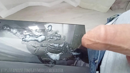 ArchiRusik: Sperma preferito, divoralo - una potente sborrata di un ragazzo