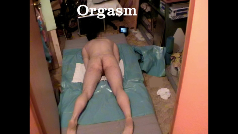 Mark Hannes: Nahá masturbace hump v hobby dílně