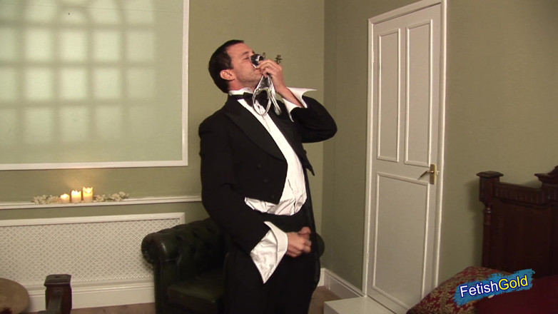 Big Boobs at Play: Busty ebony babe intense fucked by the room service guy