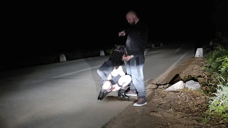 Toilet Mommy: Esta velha puta adora ser feita na estrada