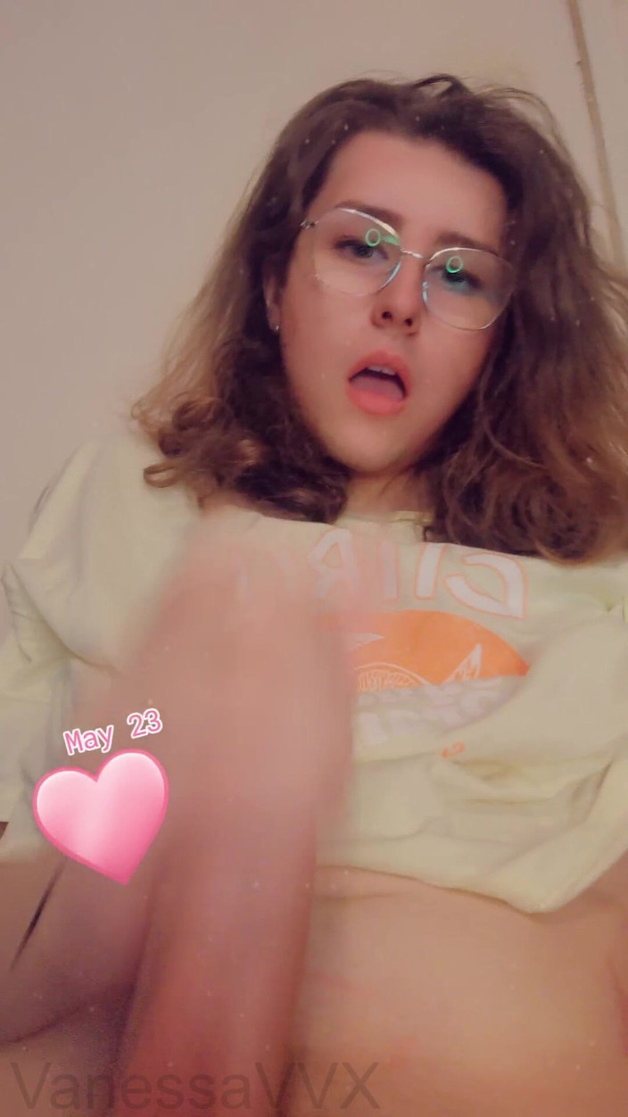 VanessaVVX: Vanessa Membuat Kucai Besar-besaran Pada Dirinya Dan Makan Semuanya