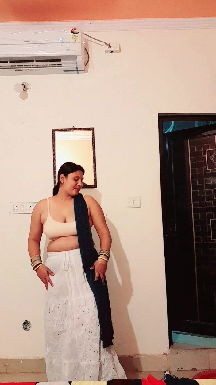 Puja555: Desi moglie puja bhabhi balla