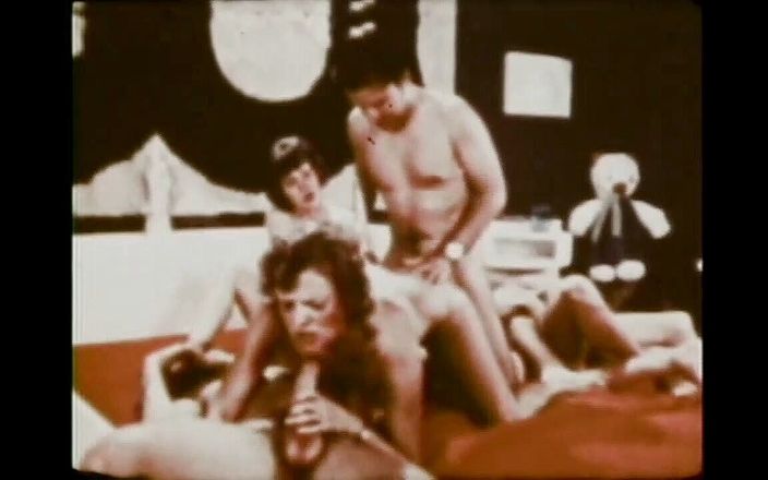Vintage Usa: A crazy wild vintage orgy!