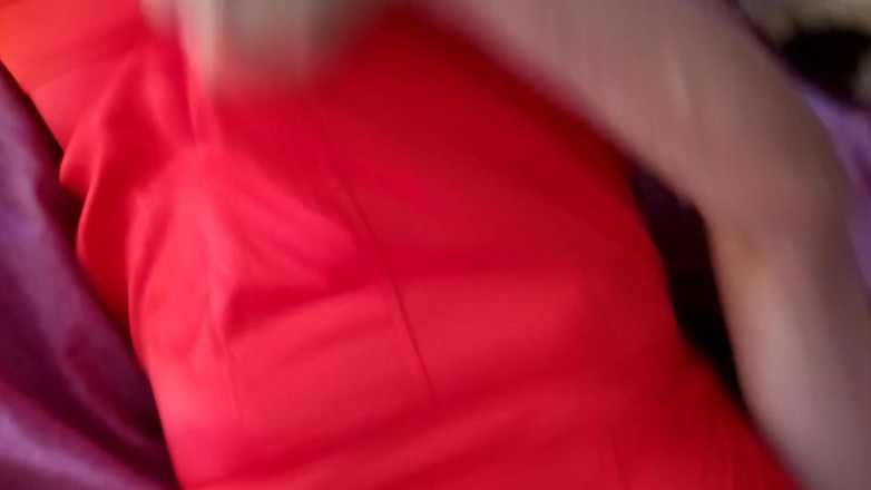 Leatransteen: Cum in red satin