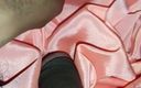 Satin and silky: Satin Silk handjob khiêu dâm - cọ xát đầu cu với satin...