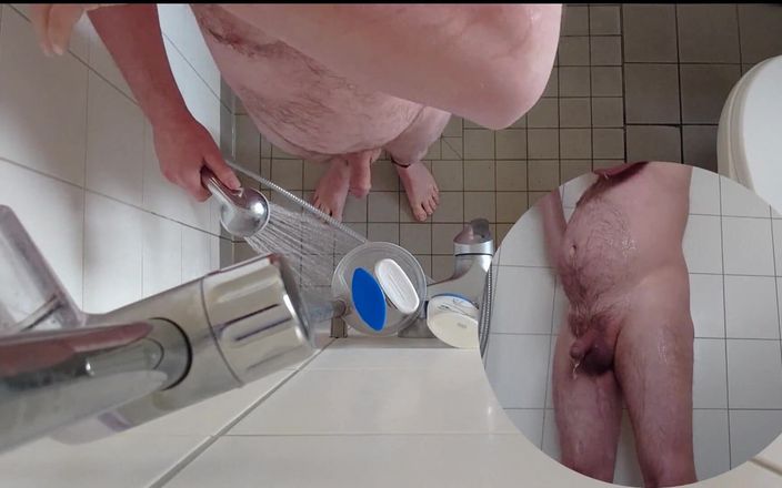 Carmen_Nylonjunge: Horny Gay Pissing in the Shower