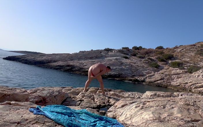 Irina Greek cuckold slut husband: Jag får min röv knullad på nudiststranden