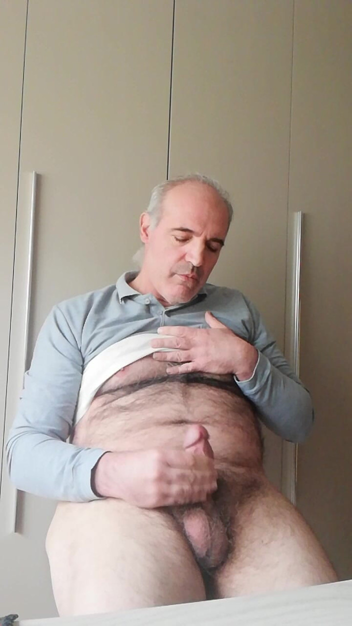 Setesesso7: Pișare și masturbare cu ejaculare