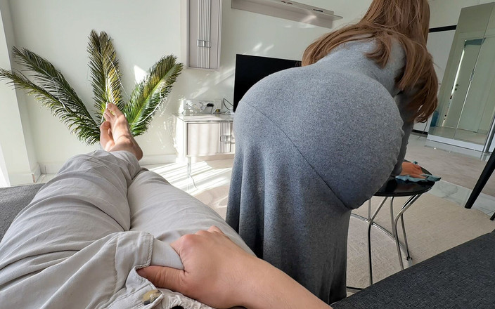 wowlove: Мачеха застукала пасынок с стояком во время уборки и помогла ему кончить на ее большую круглую задницу