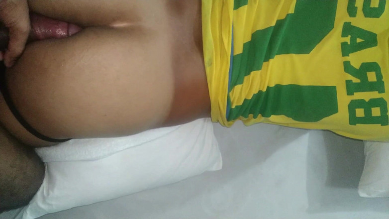 MiguellTrajano: Stor kukspelare kom in utan att fråga och impregnerade grannens...