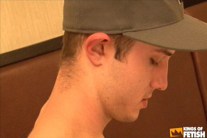 Gay Diaries: Twink mit hut knallt einen tätowierten typen mit rasiertem arsch...