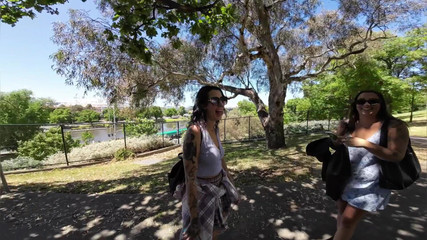 Mr LDN Lad: Двох австралійських повій підчепили і відтрахали у ванній кімнаті