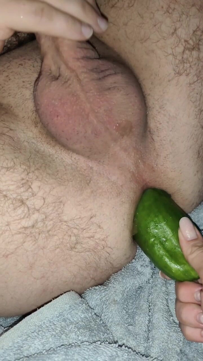 Wild Life PA: Mi esposa me está follando el culo con un pepino...