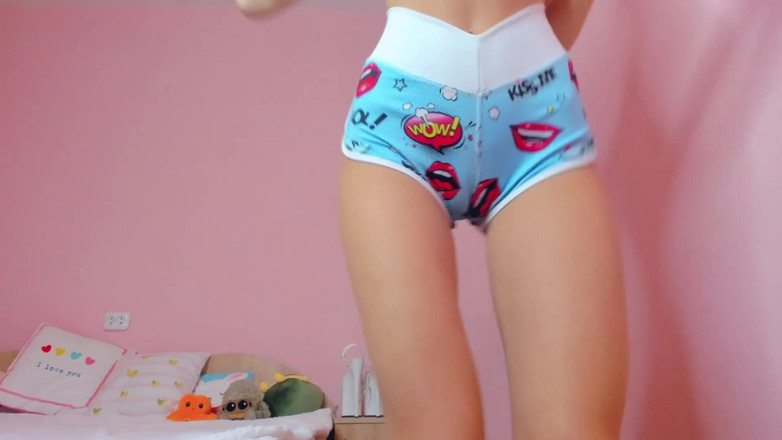 Skinny_lady69: Cameltoe 换短裤