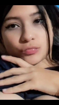 Girl Gets Hot and Shows off Her Big Ass