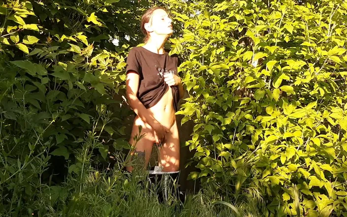 Lesbian-candys: Risky Outdoor Female Masturbation in Nature