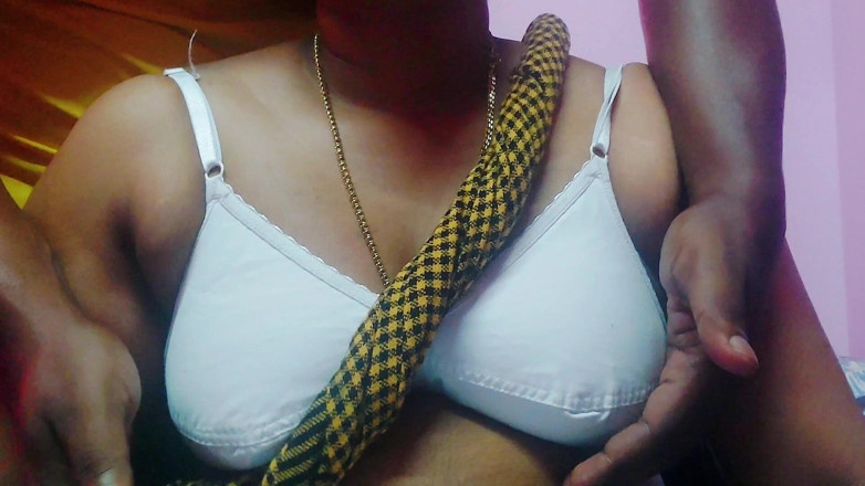 Desi Mohini: Desi Mladá Bhabi Mohini má sex se svým přítelem