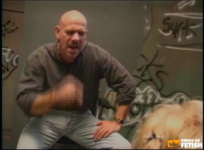 Family Role Playing: MILF memancut mani semasa lelaki yang lebih tua menjilat dan...