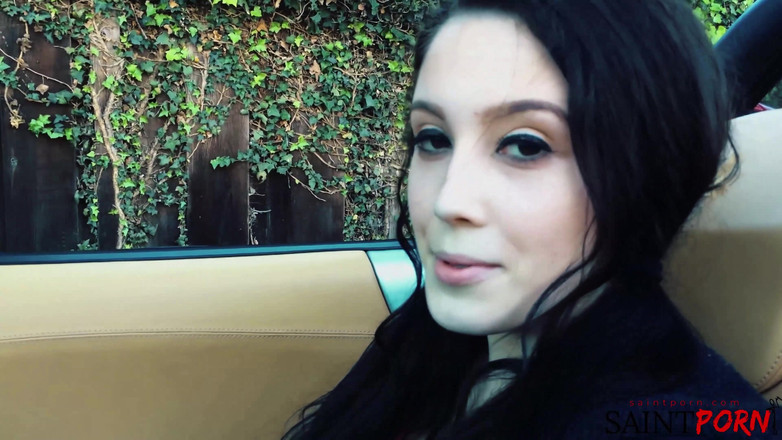 SaintPorn: Noelle šuká svého nevlastního otce, aby ho udržela zticha