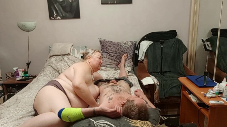 Zona901: Madrastra dio masaje y mamada con tragada de semen