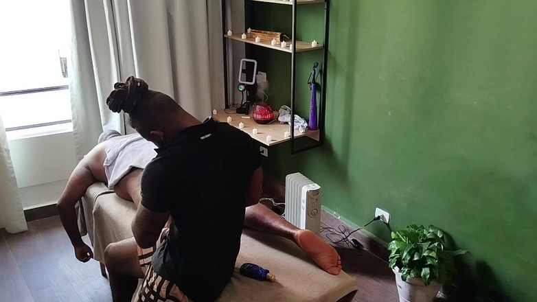 TheBlacKHunterr: La telecamera registra la masgem sull'orso