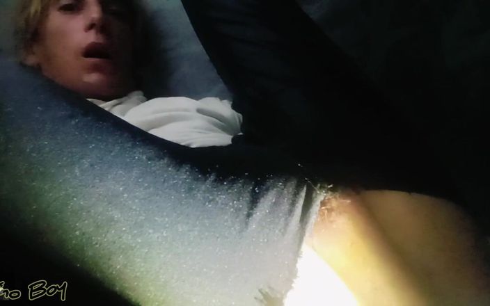 Culopeke: Un jeune homme aime se dilater le cul