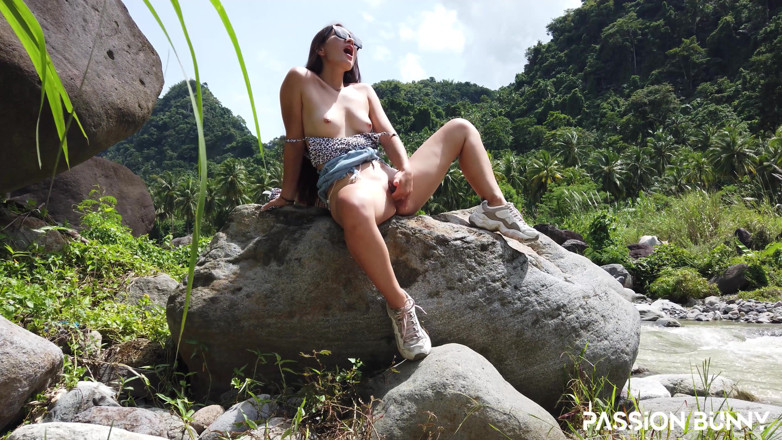 PassionBunny: Risky outdoor adventure with hot and cute model