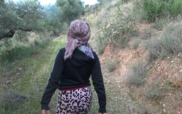 Souzan Halabi: Amateur Cuckold Wife Shows Her Hairy Pussy to Horny Stepson...